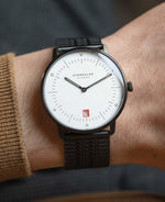 popup|Matthias hat einen Handgelenksumfang von 18,5 cm|Das neue SuperSlim Metallarmband mit schwarzer PVD Beschichtung.