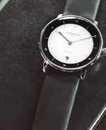 popup|Samtweiches Kalbslederarmband|Unser Lederarmband "Premium" stammt von einer familiengeführten Ledermanufaktur aus dem Bayerischen Wald, die seit Jahrzehnten für eine herausragende Verarbeitungsqualität steht.