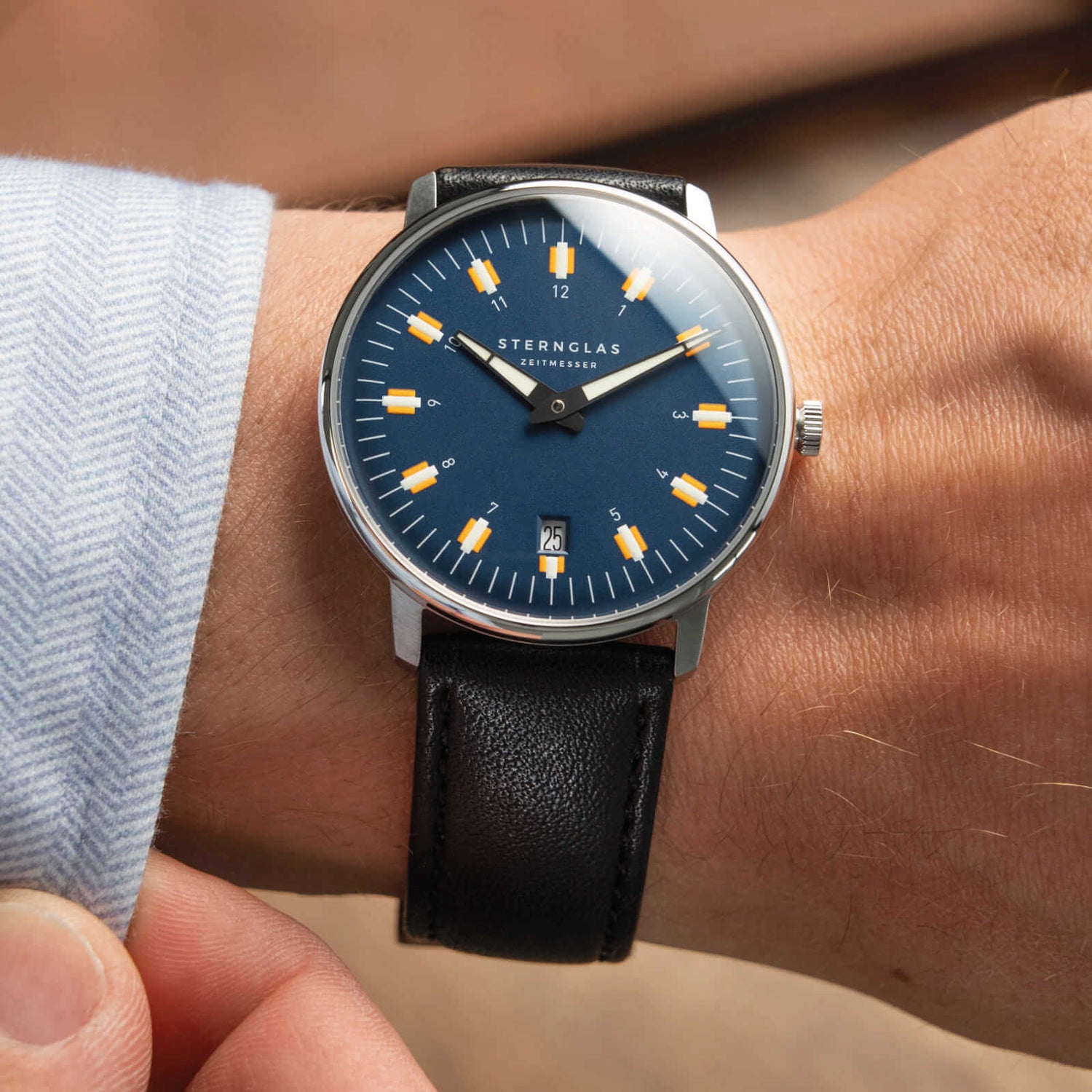 popup|Matthias hat einen Handgelenksumfang von 18,5 cm|Modena Lederarmband aus Rindleder.