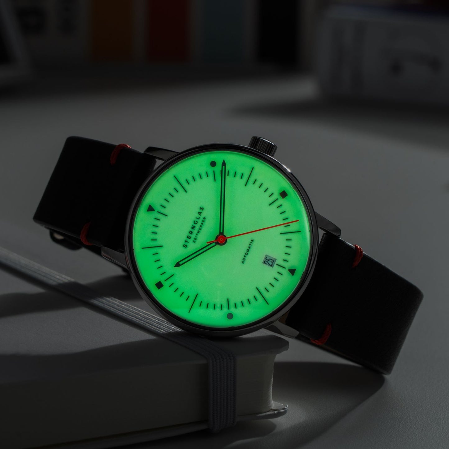Naos Automatik Edition Bauhaus X rot