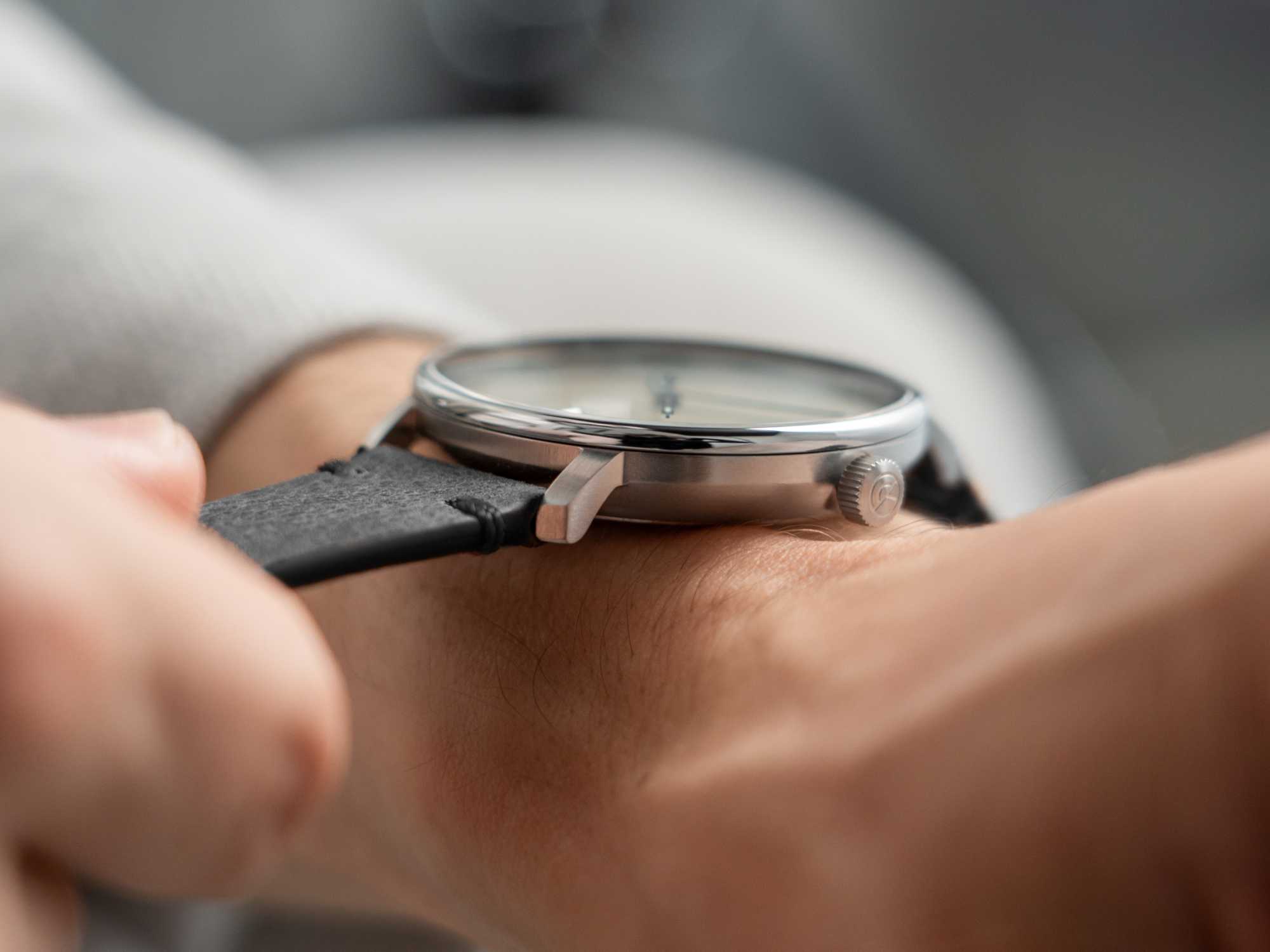 STERNGLAS Uhr am Handgelenk beim Alltagstest